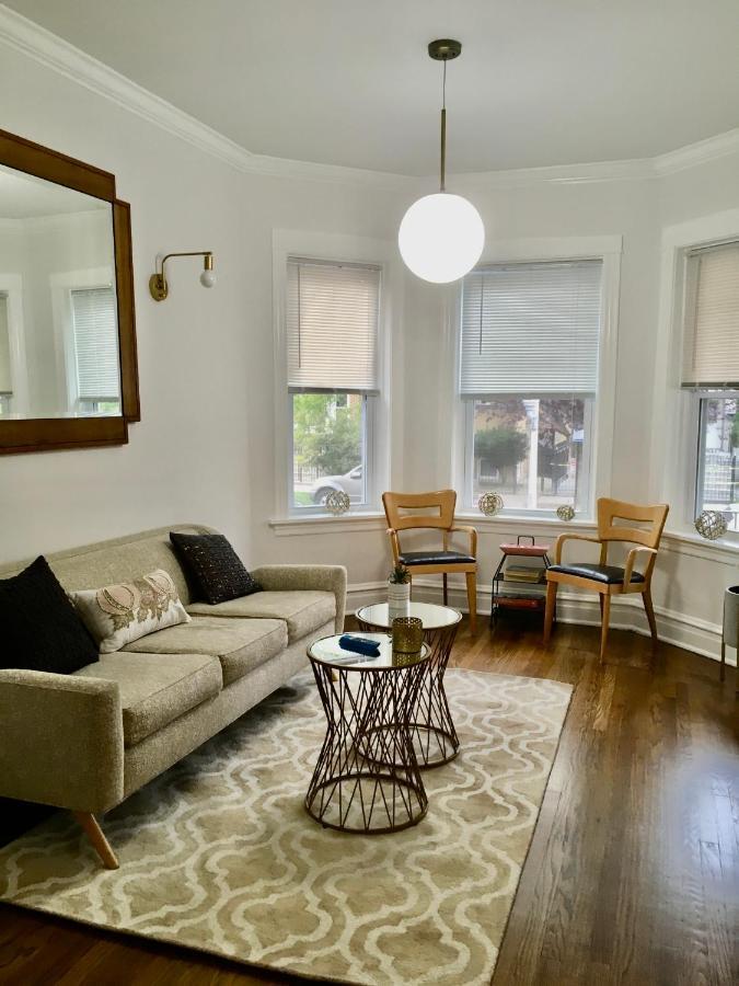 Logan Square Modern Apartment Чикаго Экстерьер фото