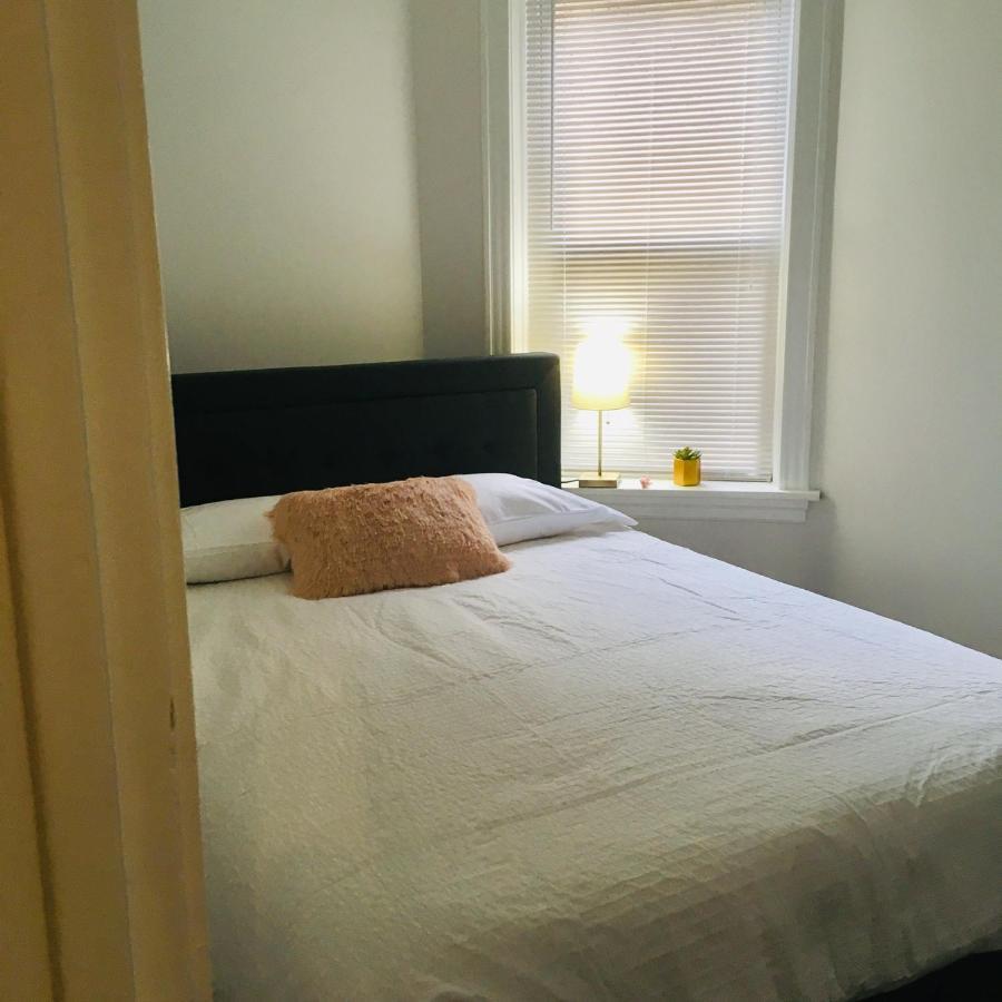 Logan Square Modern Apartment Чикаго Экстерьер фото
